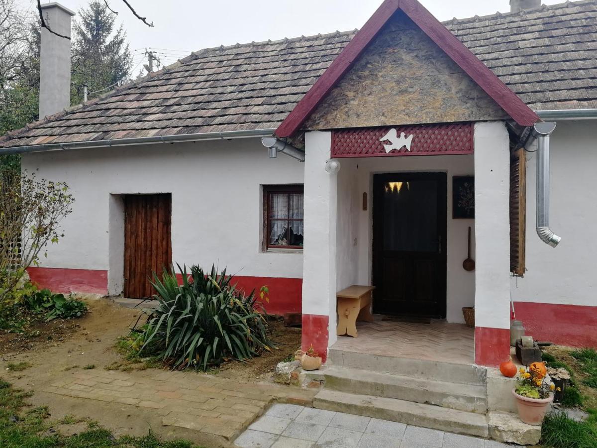 Traditionelles Bauernhaus Flieder Zalaszentgrót Екстериор снимка